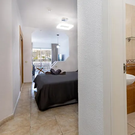 Great Location Studio 87 Apartment