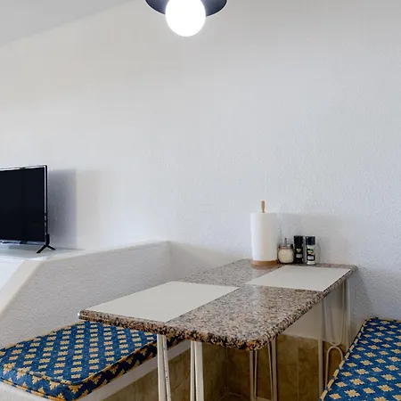 Great Location Studio 87 Apartment